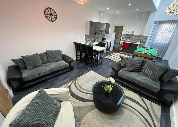 Luxe Villa Near Nec, Bhx & Train