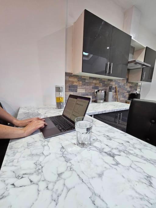 Luxe Near Nec, Bhx & Train Holiday home
