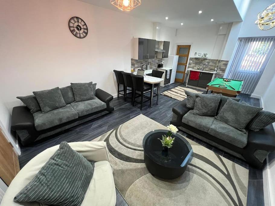 Luxe Near Nec, Bhx & Train Holiday home *