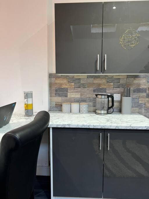 Holiday home Luxe Near Nec, Bhx & Train Birmingham
